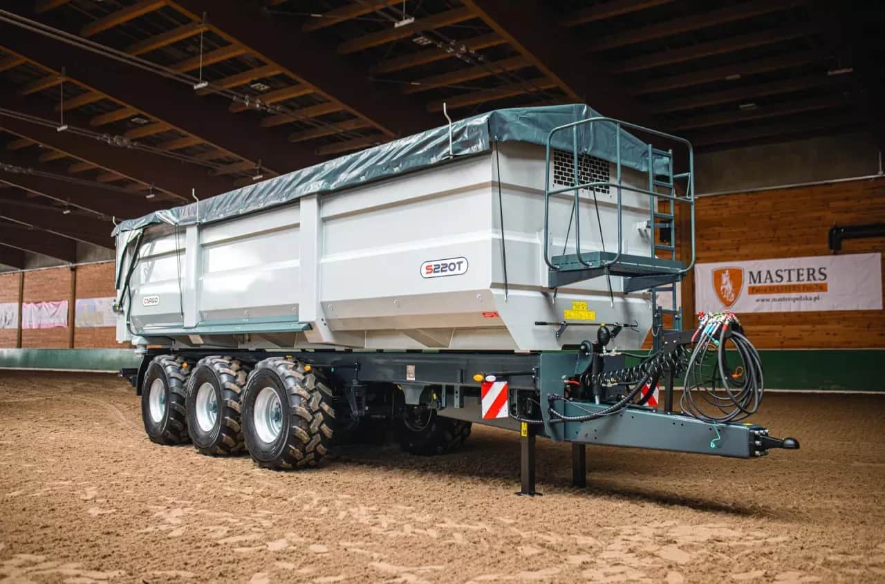 Naczepa czy przyczepa? Ekspert radzi: Co lepsze dla Twojej firmy?