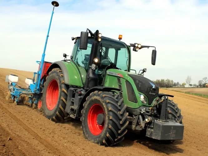 Ciągnik na 15 ha: 60-90 KM, nowy czy używany? Wybierz optymalnie!