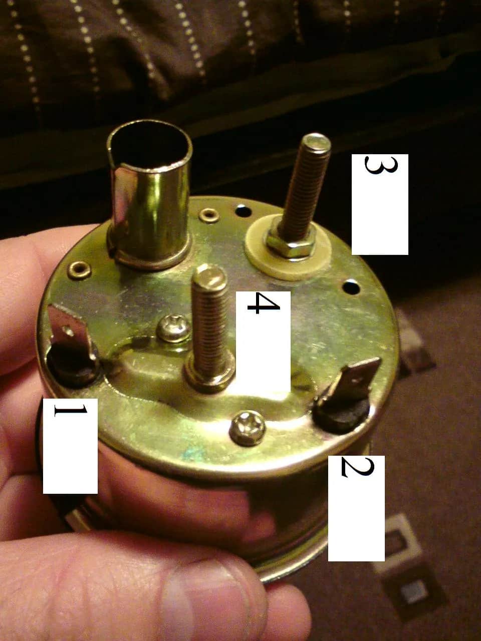Podłącz woltomierz w ciągniku: uniknij awarii, zyskaj kontrolę