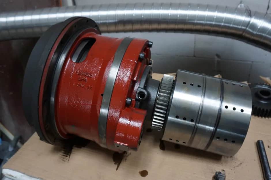 Rewers w ciągniku: Co to jest? Jak działa i dlaczego warto?