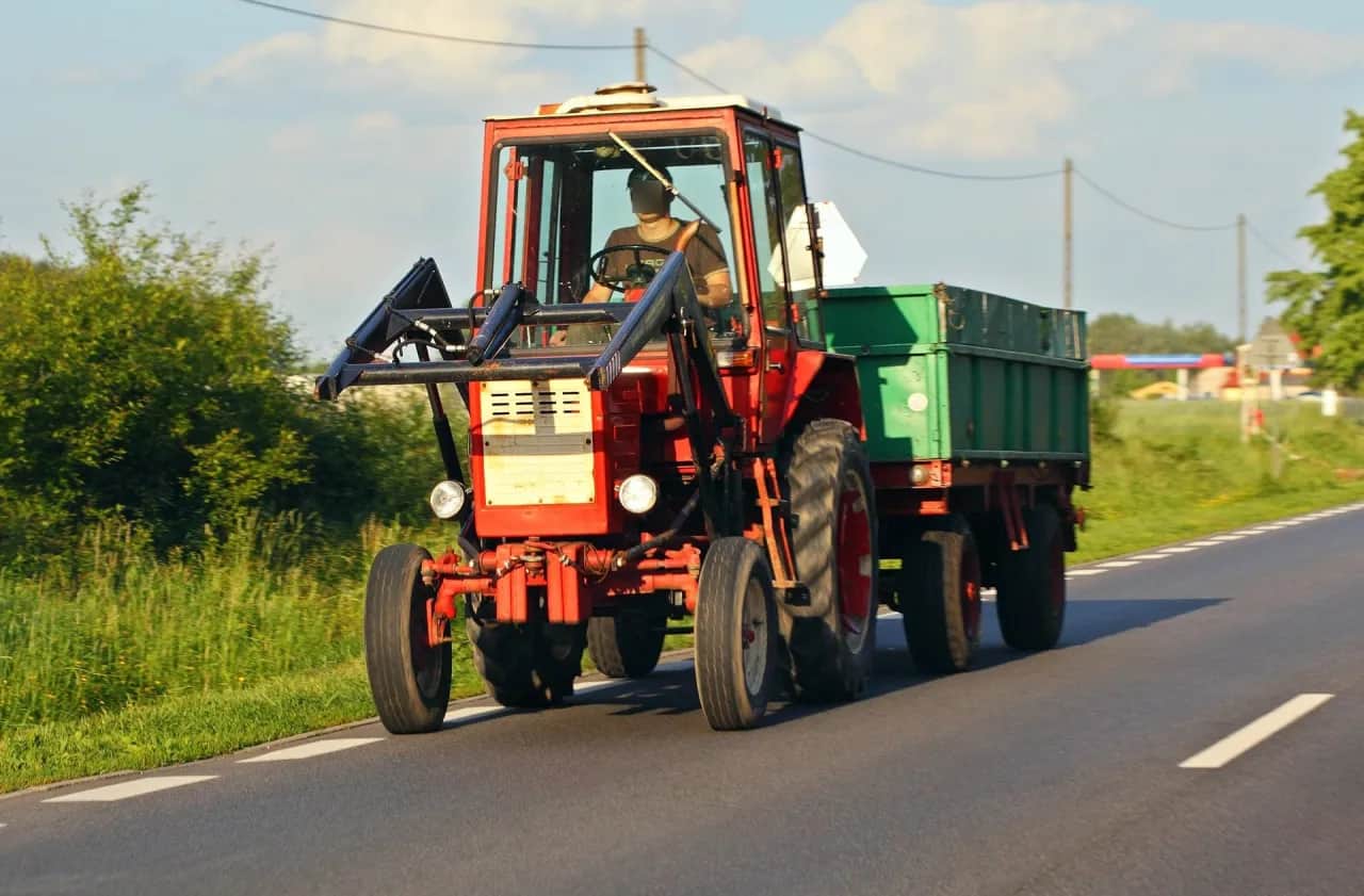 Badanie techniczne ciągnika: Ile kosztuje i jak uniknąć mandatu?
